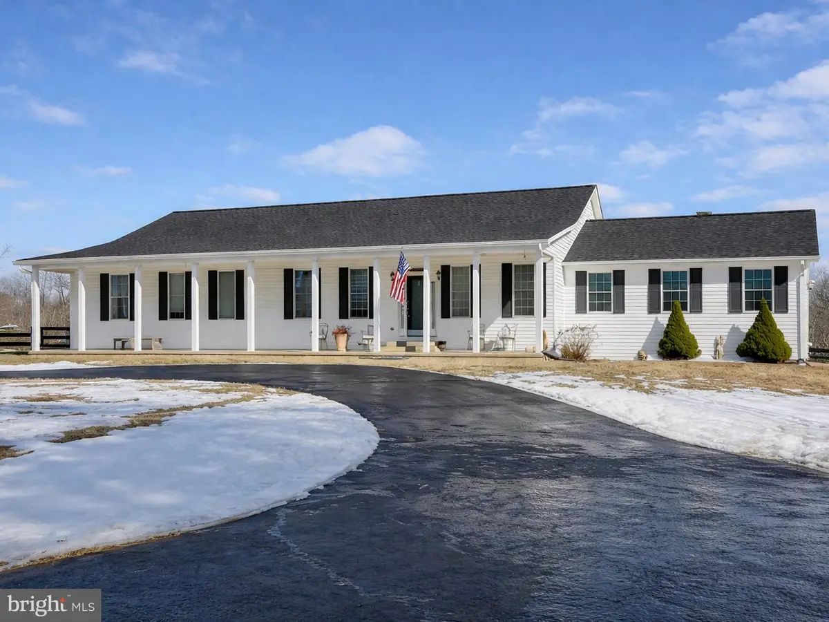 10292 Cliff Mills Rd, Marshall, VA 20115 - #1