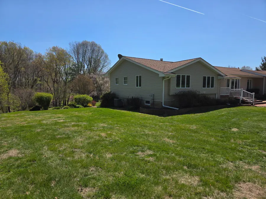 5639 Balls Mill Rd, Midland, VA 22728 - #3