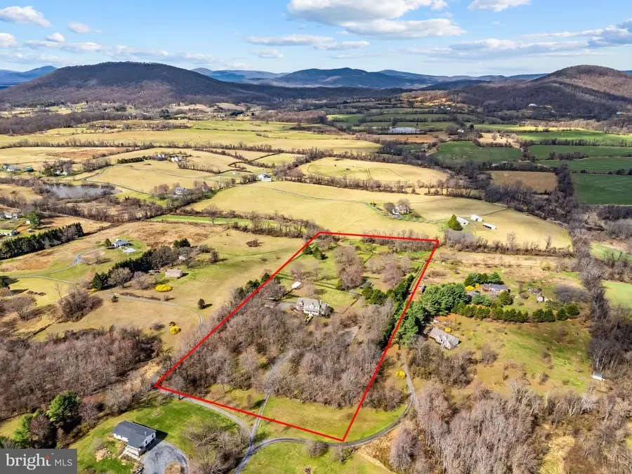 9491 Walsingham Ln, Marshall, VA 20115 - #3