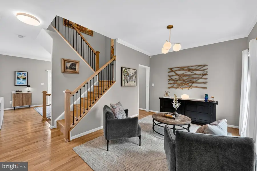 233 Breezewood Dr, Warrenton, VA 20186 - #2