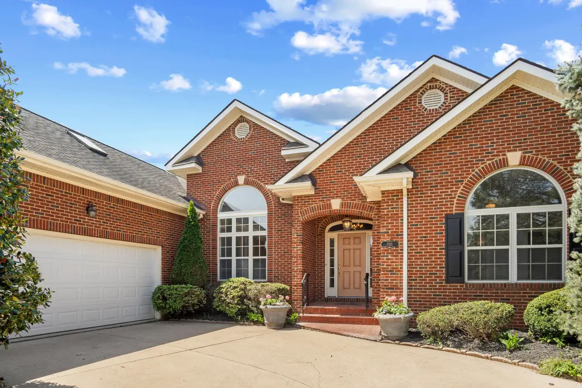 245 Carriage Chase Cir, Warrenton, VA 20186 - #1