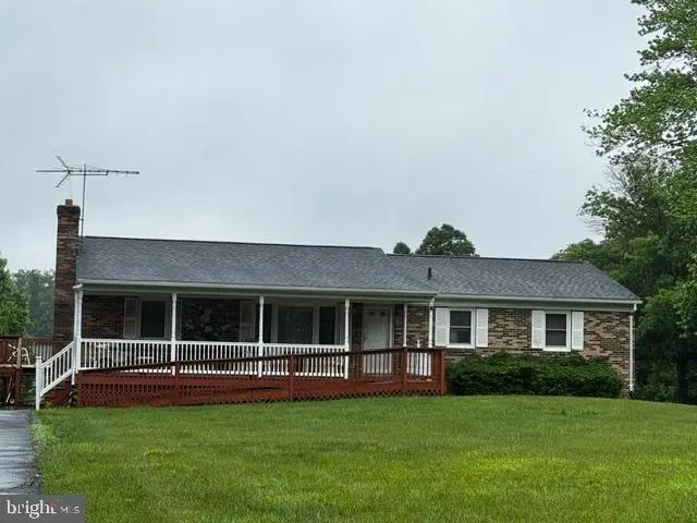 7087 Lakeview Dr, Warrenton, VA 20187 - #1