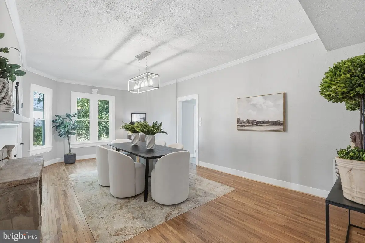 105 E Washington St, Remington, VA 22734 - #1