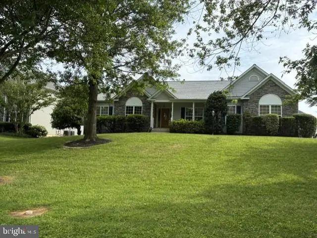 700 Fox Chase St, Warrenton, VA 20186 - #1