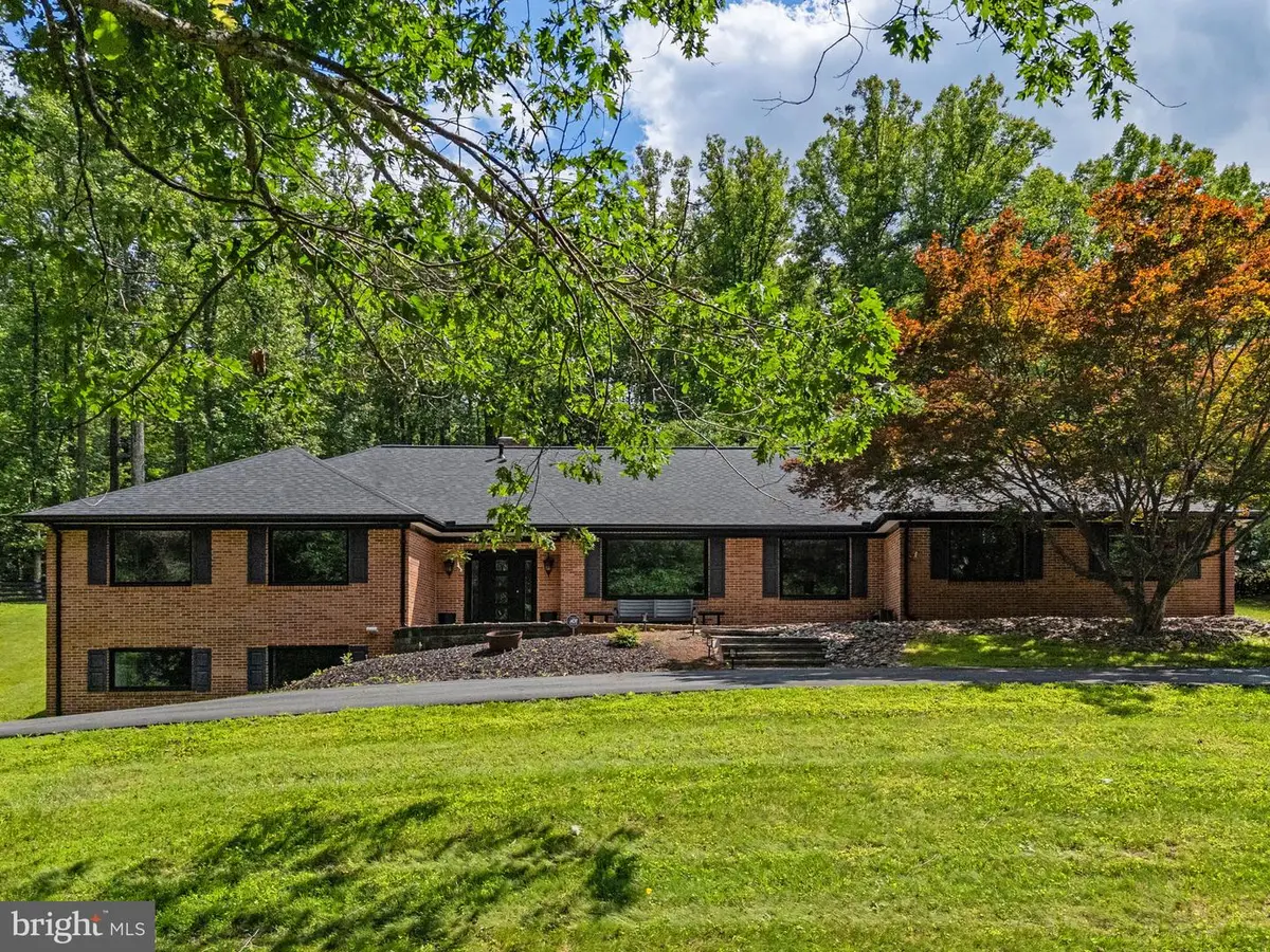5920 Hunton Wood Dr, Broad Run, VA 20137 - #1