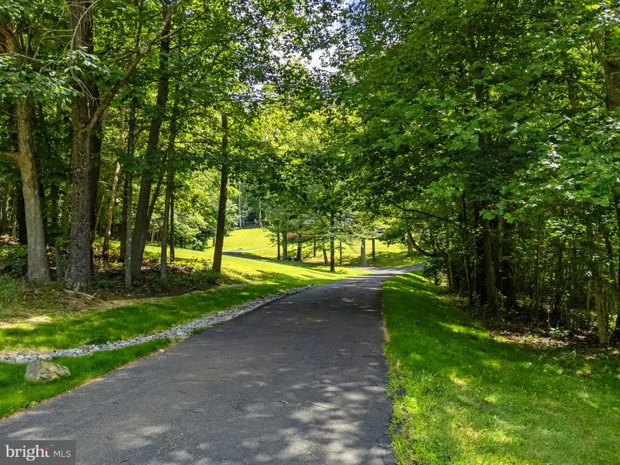 5920 Hunton Wood Dr, Broad Run, VA 20137 - #3