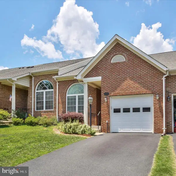 233 N View Cir, WARRENTON, VA 20186