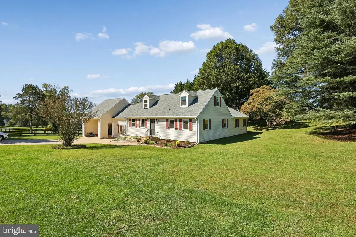 7046 Skyland Dr, Warrenton, VA 20187 - #1