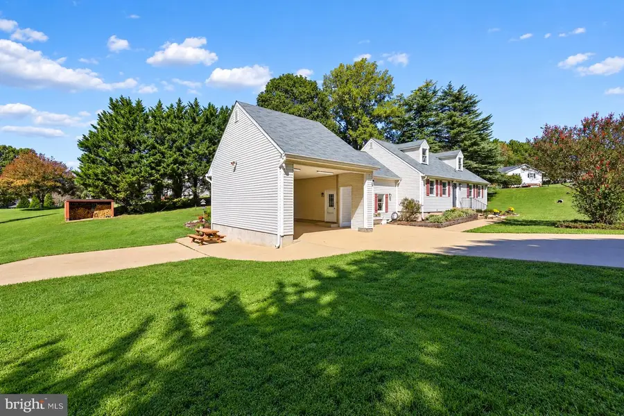 7046 Skyland Dr, Warrenton, VA 20187 - #3