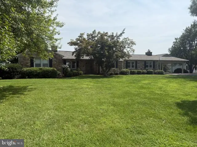 8215 Lees Rd, Warrenton, VA 20186 - #1