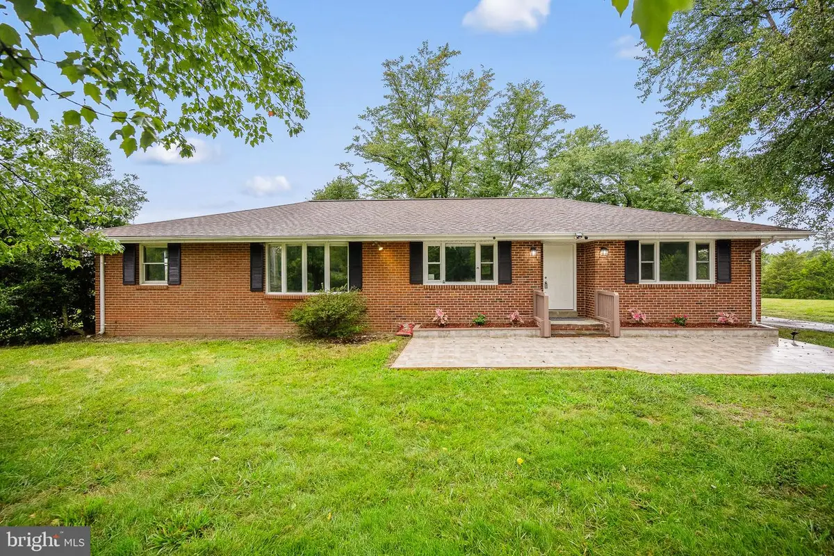 11810 Freemans Rd, Remington, VA 22734 - #1