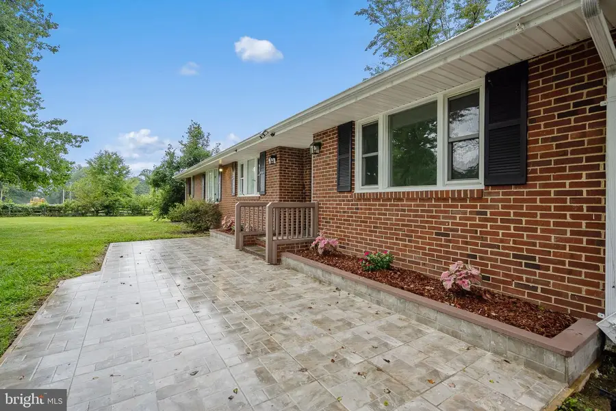 11810 Freemans Rd, Remington, VA 22734 - #2