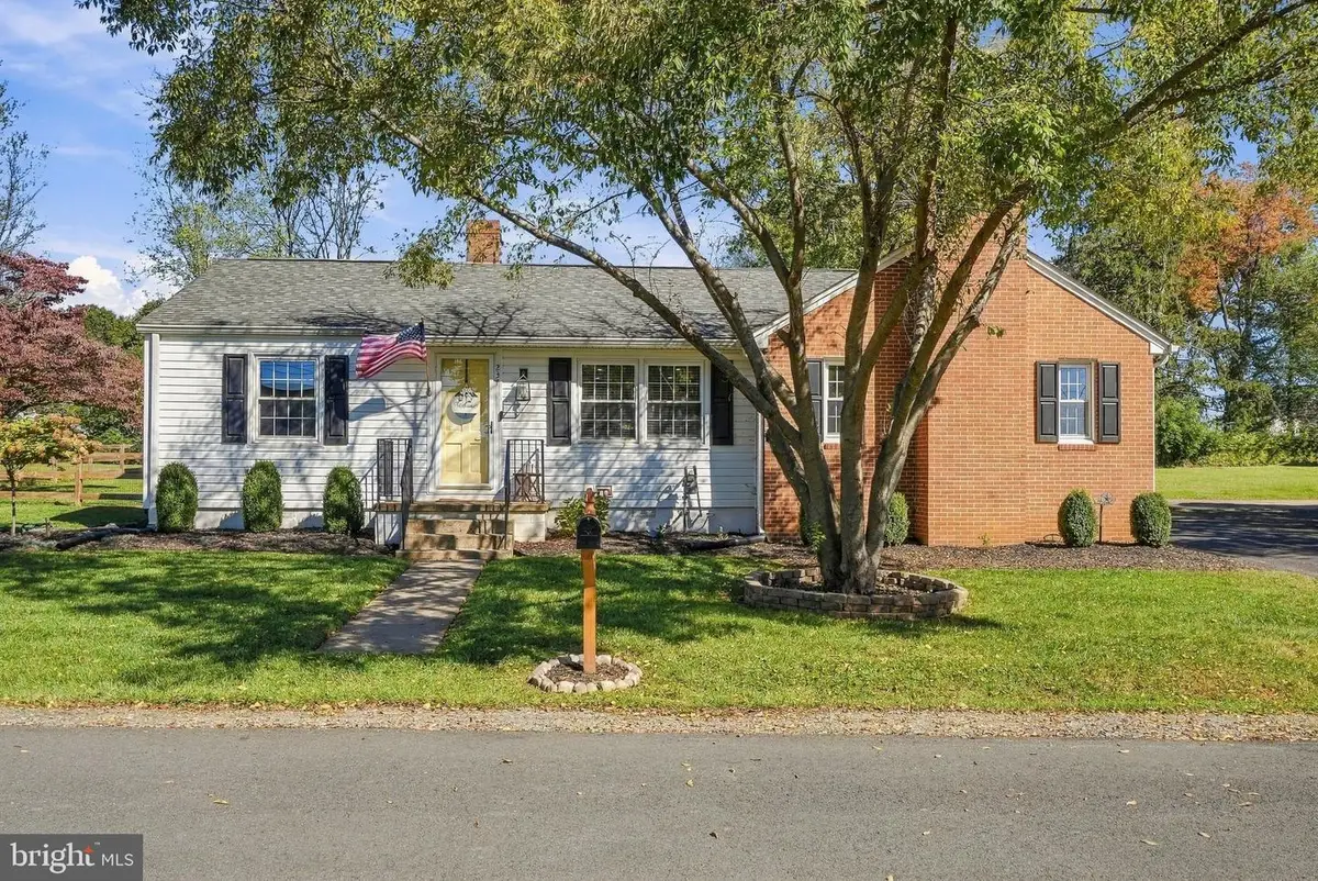 237 Monroe St, Warrenton, VA 20186 - #1