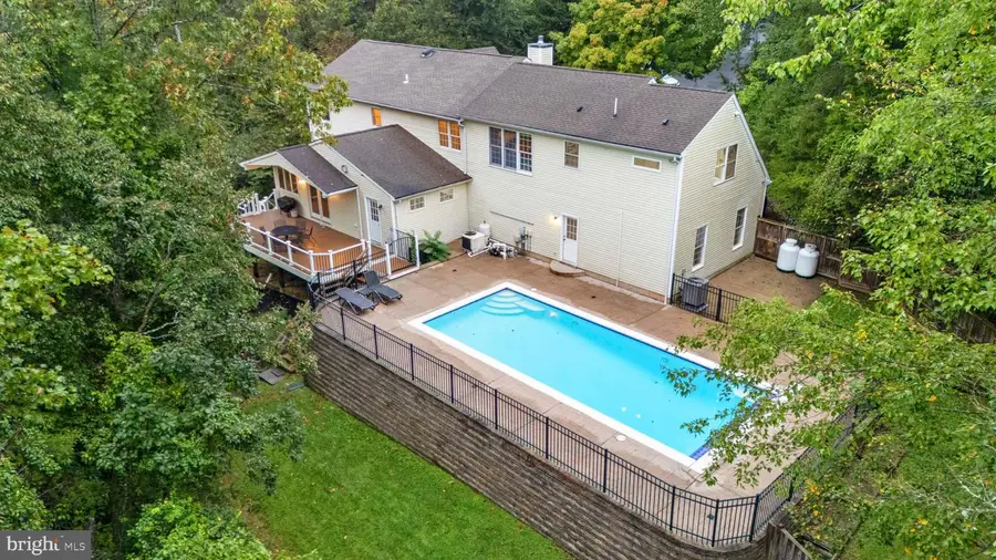7154 Chesterfield Dr, Warrenton, VA 20187 - #2