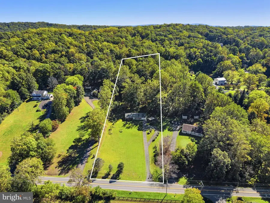 9707 Crest Hill Rd, Marshall, VA 20115 - #2