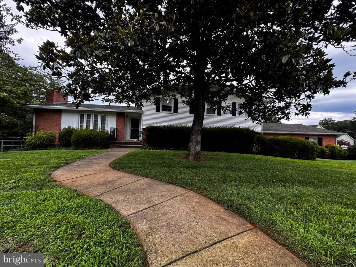 7260 Mosby Dr, Warrenton, VA 20187 - #1