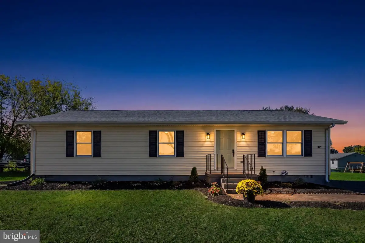 12236 Cedarwood Dr, Remington, VA 22734 - #1