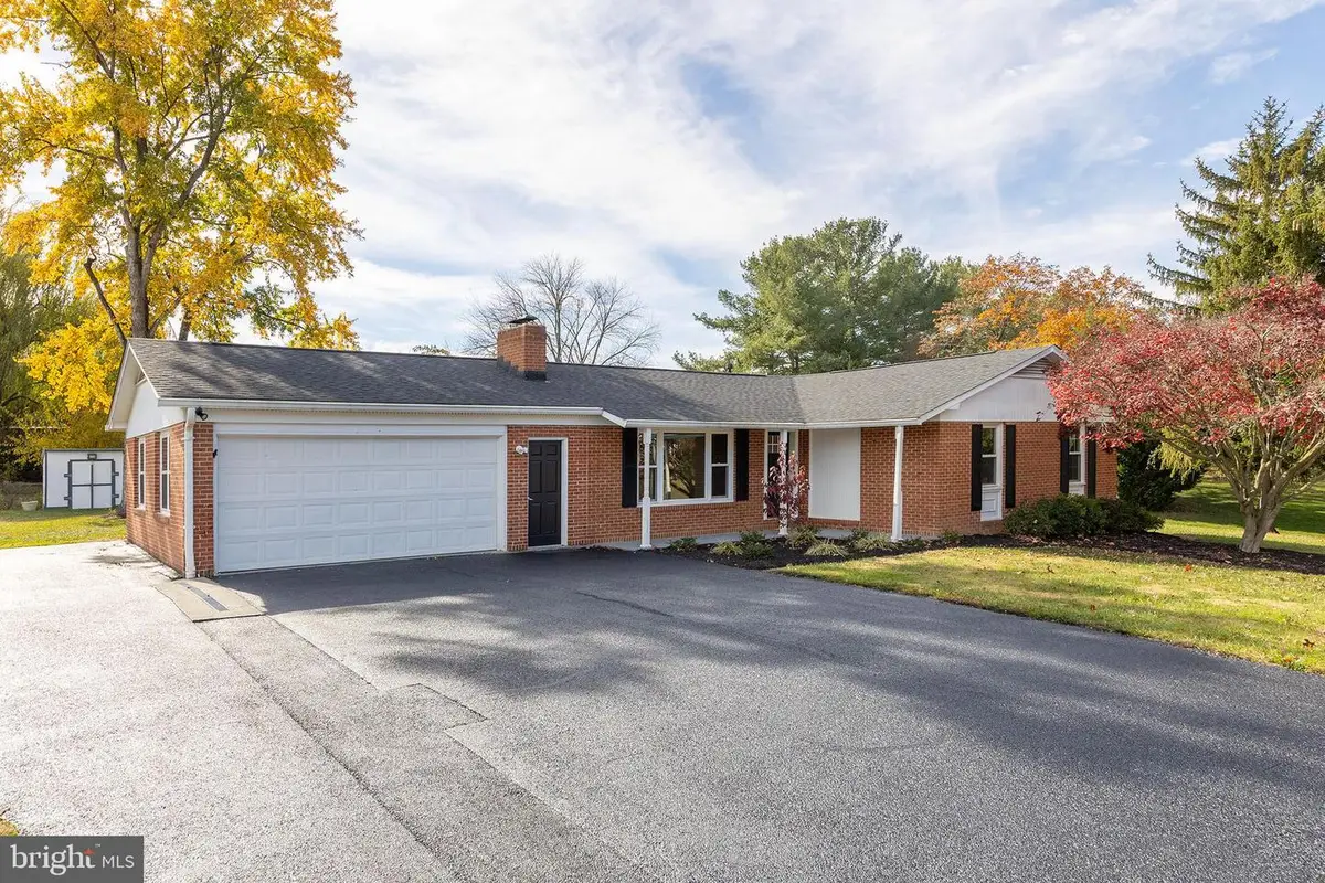 204 Laurel Hill Dr, Stephens City, VA 22655 - Image #1