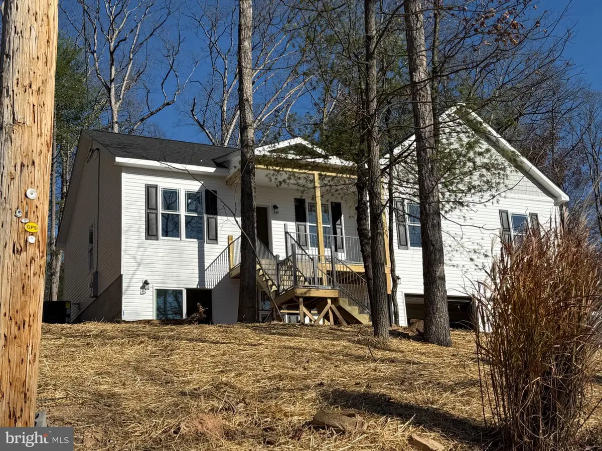 1102 Lakeview Dr, Cross Junction, VA 22625 - Image #1