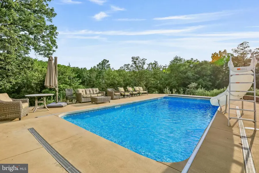 207 West View Dr Dr, Winchester, VA 22603 - Image #3