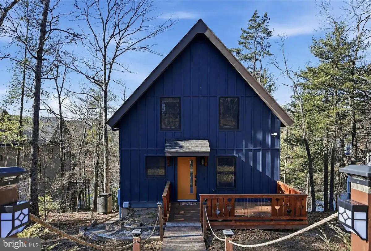 241 Sunset Cir, Cross Junction, VA 22625 - Image #1