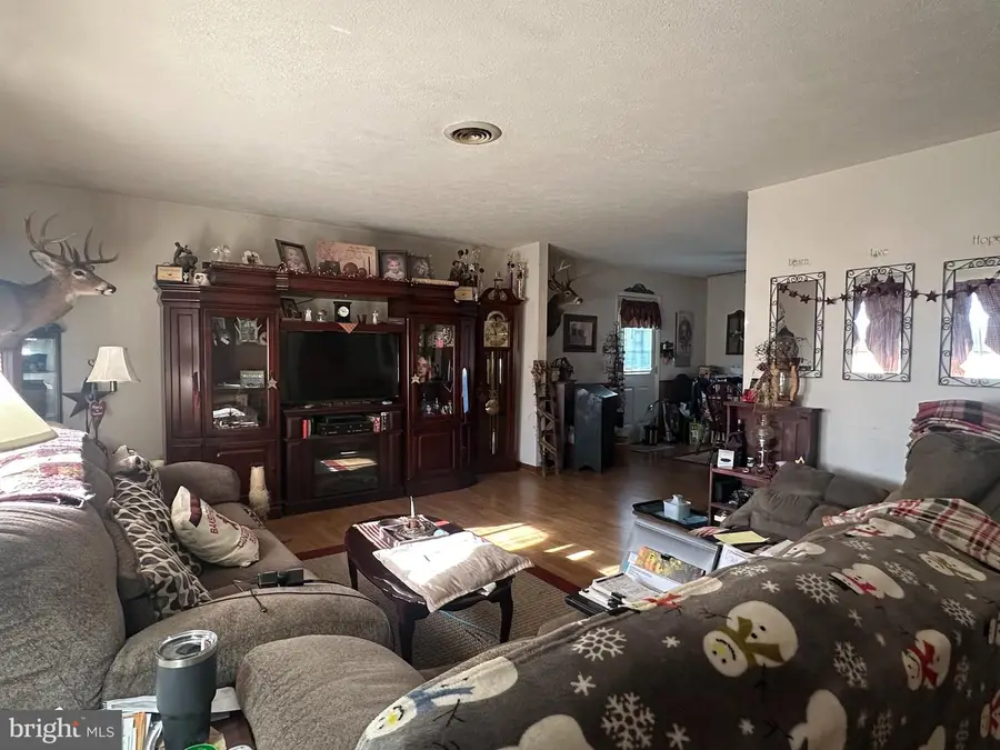 305 Hackberry Dr, Stephens City, VA 22655 - Image #2