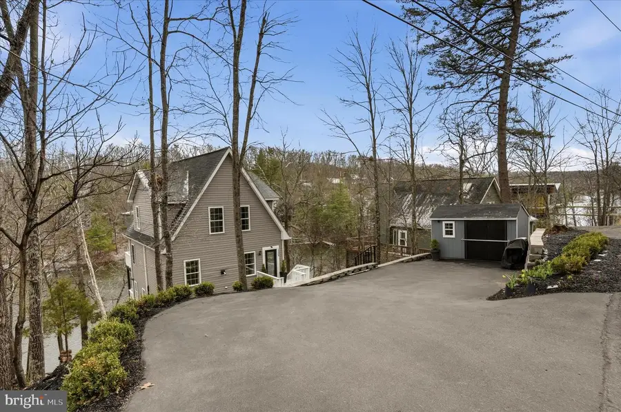 1239 Lakeview Dr, Cross Junction, VA 22625 - #2