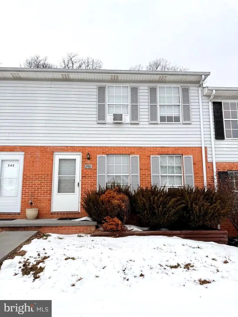 240 Nottoway Dr, Stephens City, VA 22655 - #1