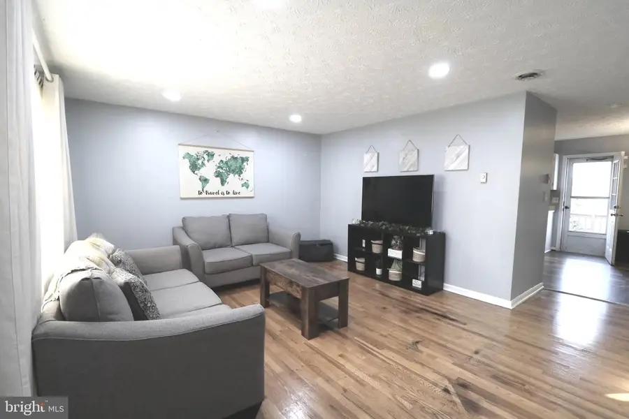 611 Carroll Dr, Stephens City, VA 22655 - #2