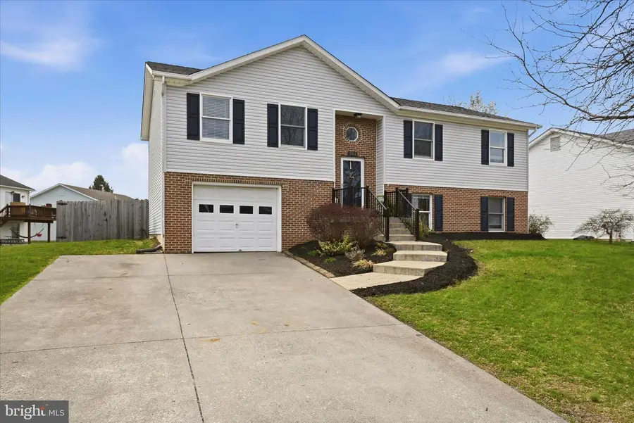 203 Ivory Dr, Stephens City, VA 22655 - #2