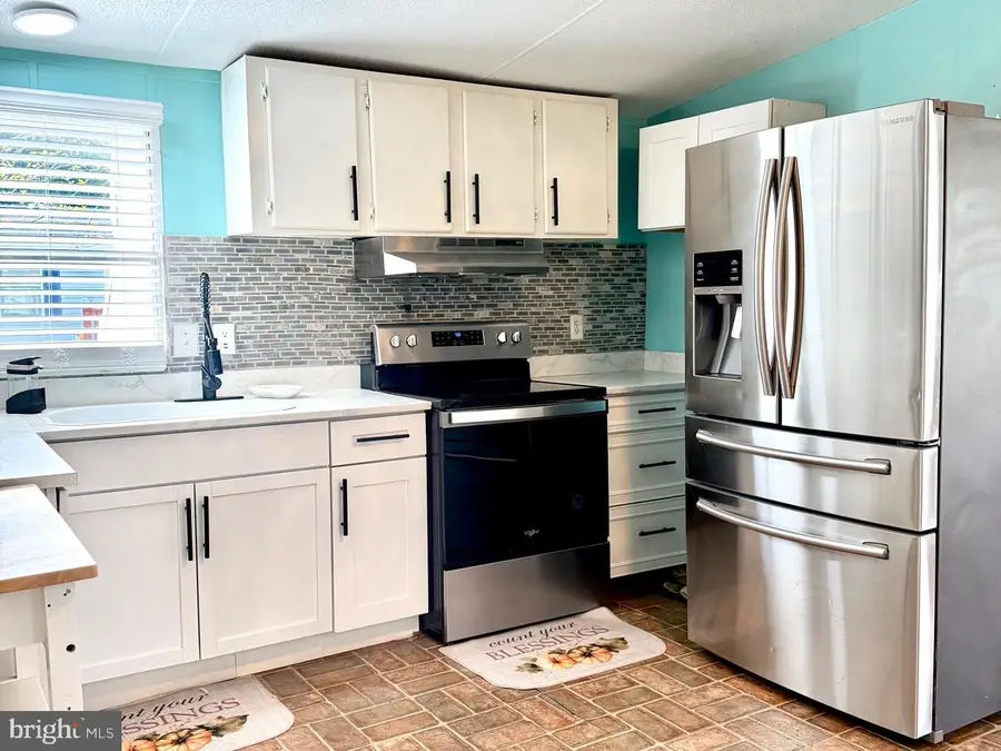 121 Smith Dr, Winchester, VA 22603 - #2