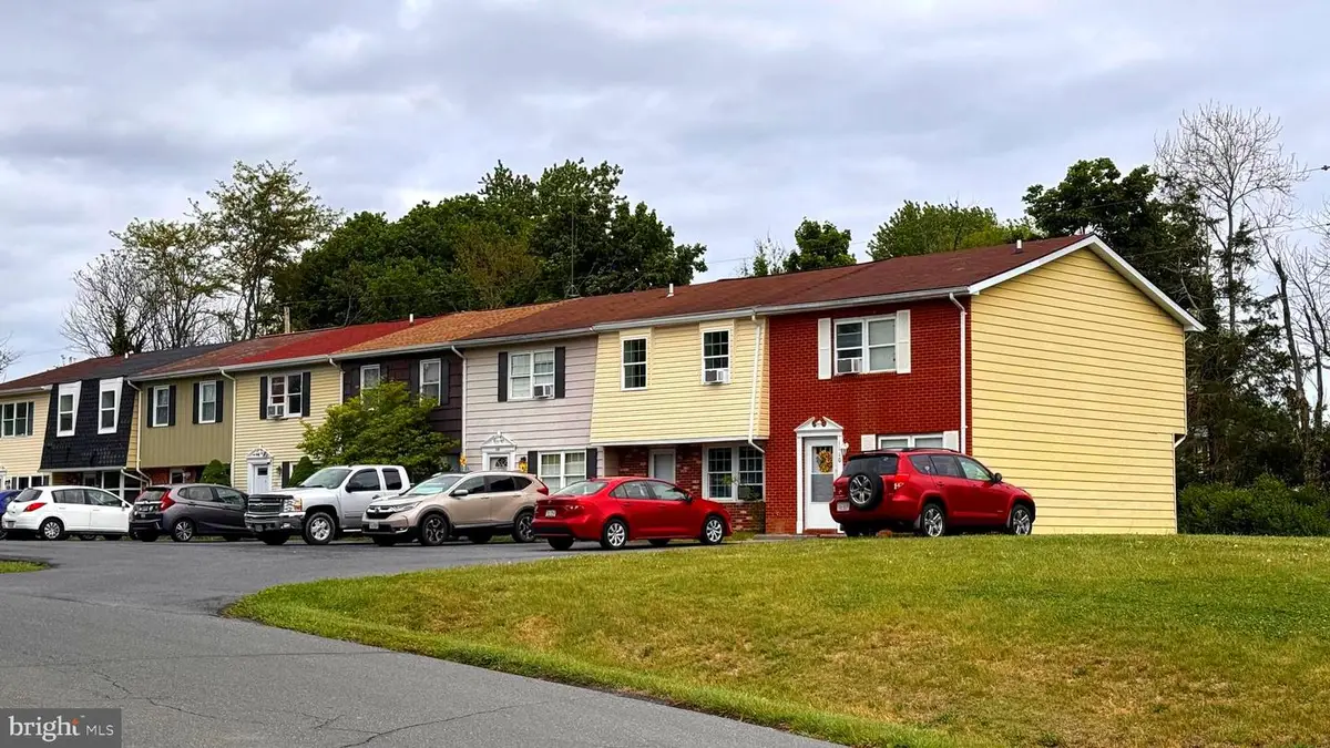 1114 Ravenwood Rd, Stephens City, VA 22655 - #1