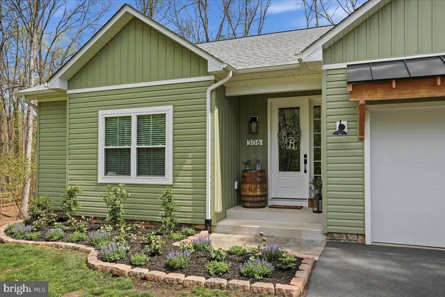 306 Dogwood Dr, Cross Junction, VA 22625 - #2