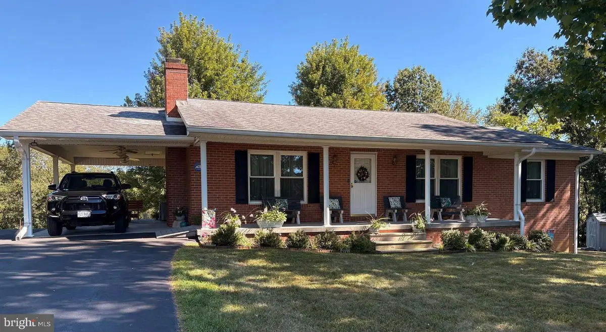 201 Woodridge Ln, Winchester, VA 22603 - #1