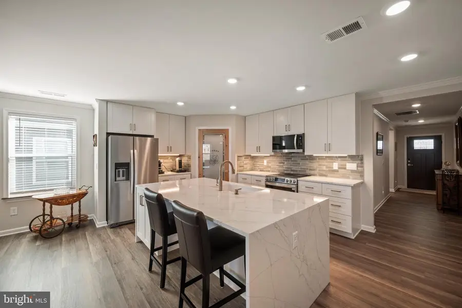 121 Grasmere St, Stephens City, VA 22655 - #2