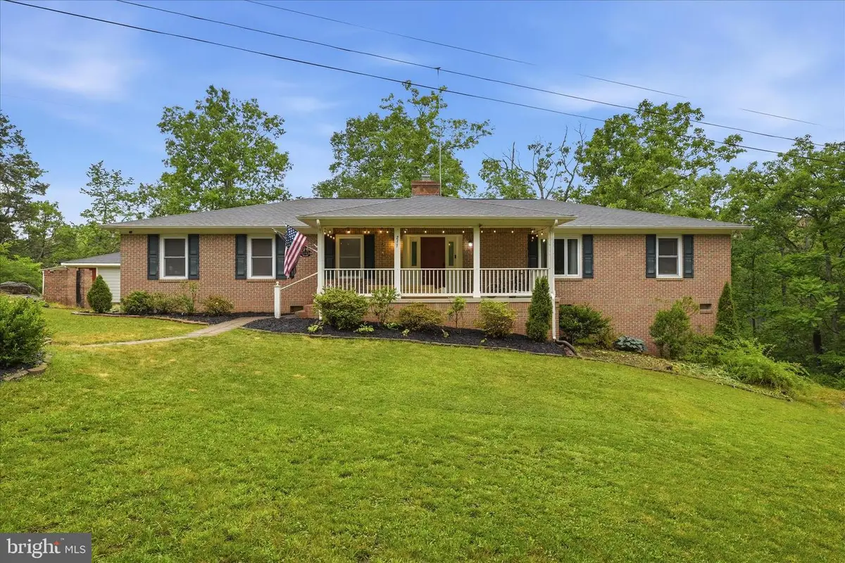 211 Creekview Ln, Middletown, VA 22645 - #1