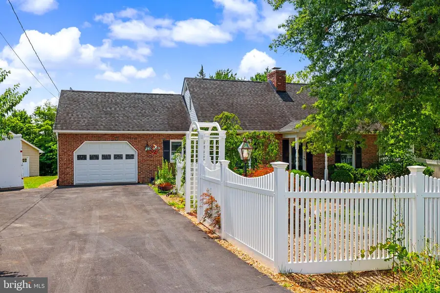 2105 Shawn Dr, Middletown, VA 22645 - #3