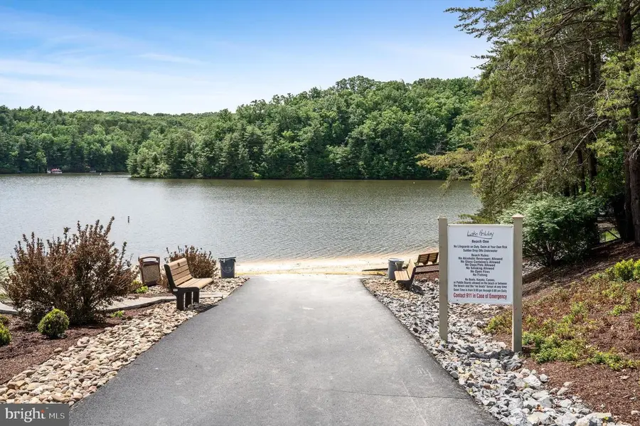 210 Woods Dr, Cross Junction, VA 22625 - #3