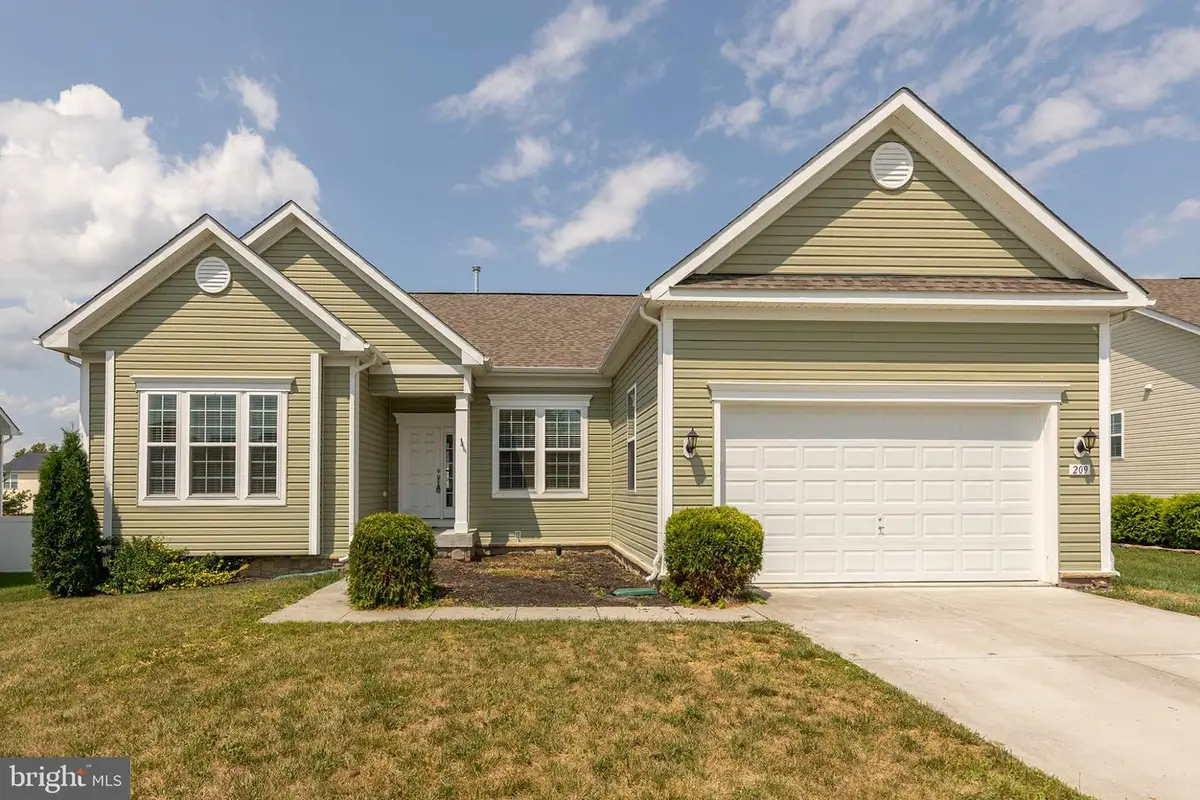 209 Bridgewater Dr, Stephens City, VA 22655 - #1