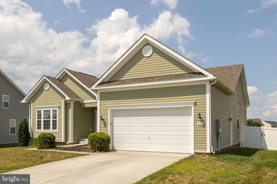 209 Bridgewater Dr, Stephens City, VA 22655 - #2