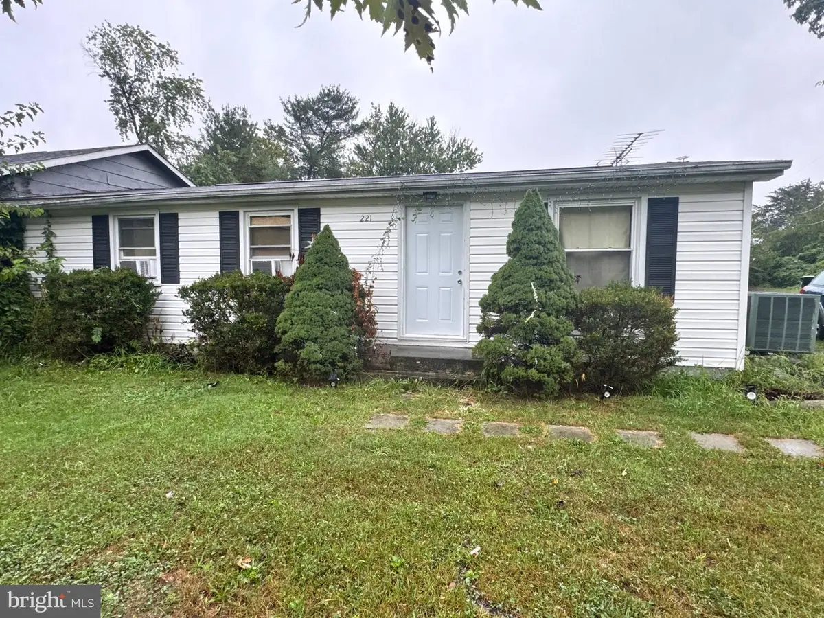 221 Broad Ave, Winchester, VA 22602 - #1