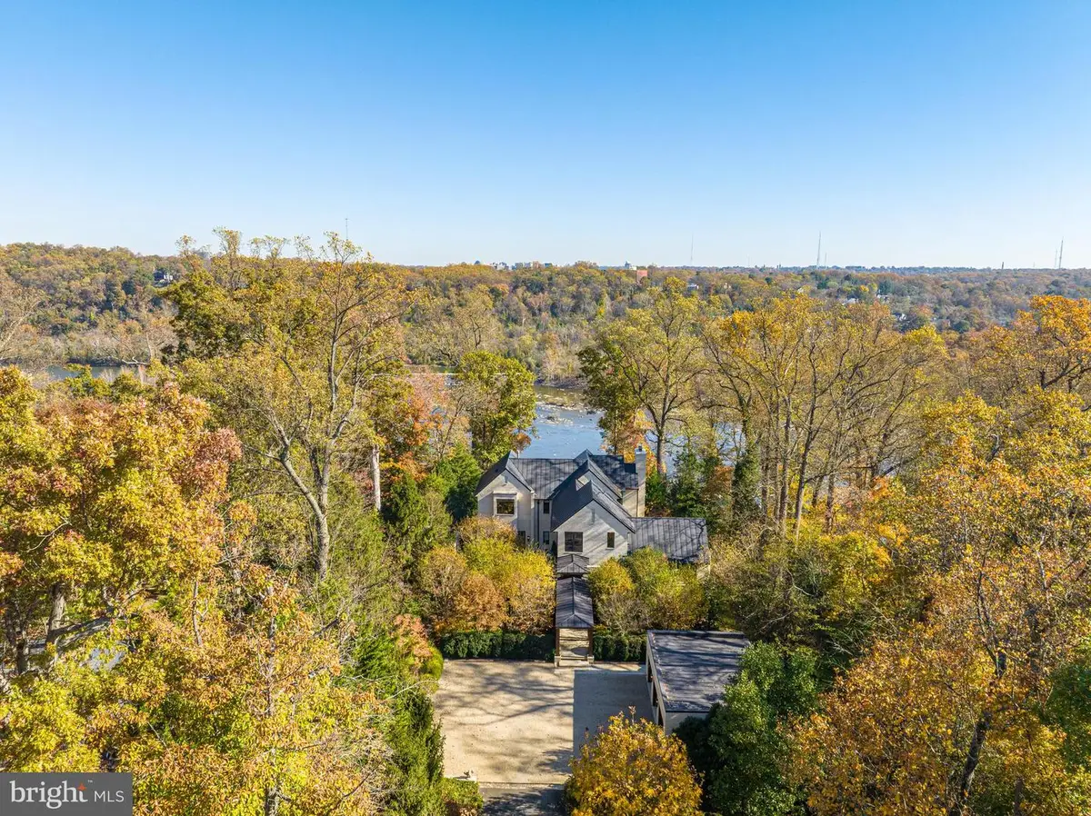 1169 Crest Ln, McLean, VA 22101 - #1