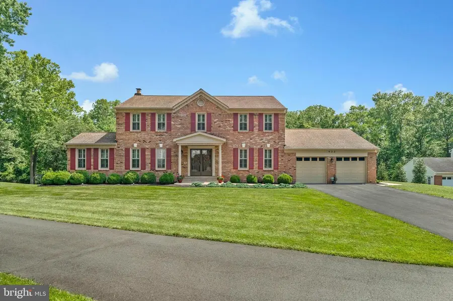 933 Holly Creek Dr, Great Falls, VA 22066 - Image #2