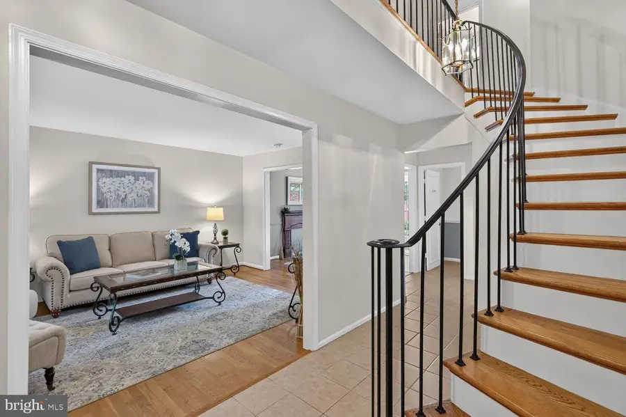5922 Queenston St, Springfield, VA 22152 - #2