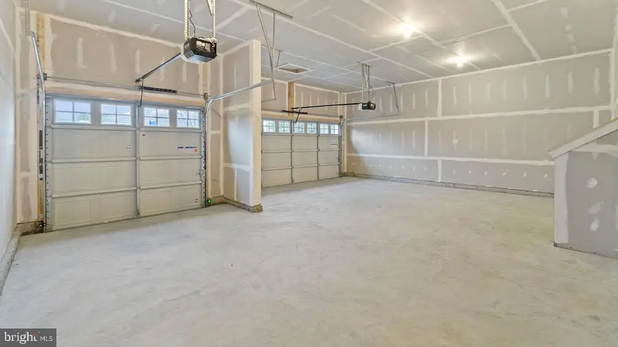 8281 Colling Manor Ct, Alexandria, VA 22308 - #2