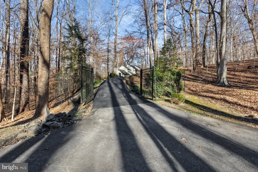 255 Jeffery Ln, Great Falls, VA 22066 - Image #3