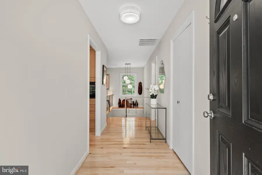 11612 Clipstone Ln, Reston, VA 20191 - #3