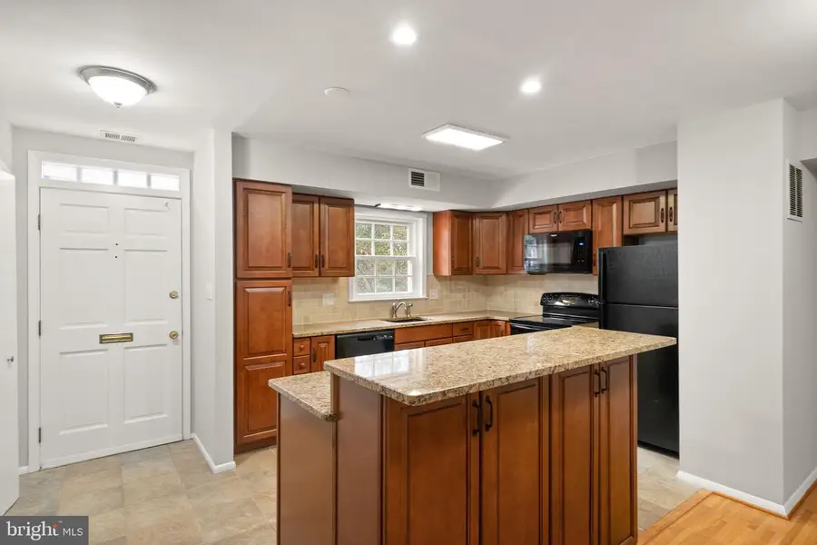 6611 Burlington Pl, Springfield, VA 22152 - Image #3