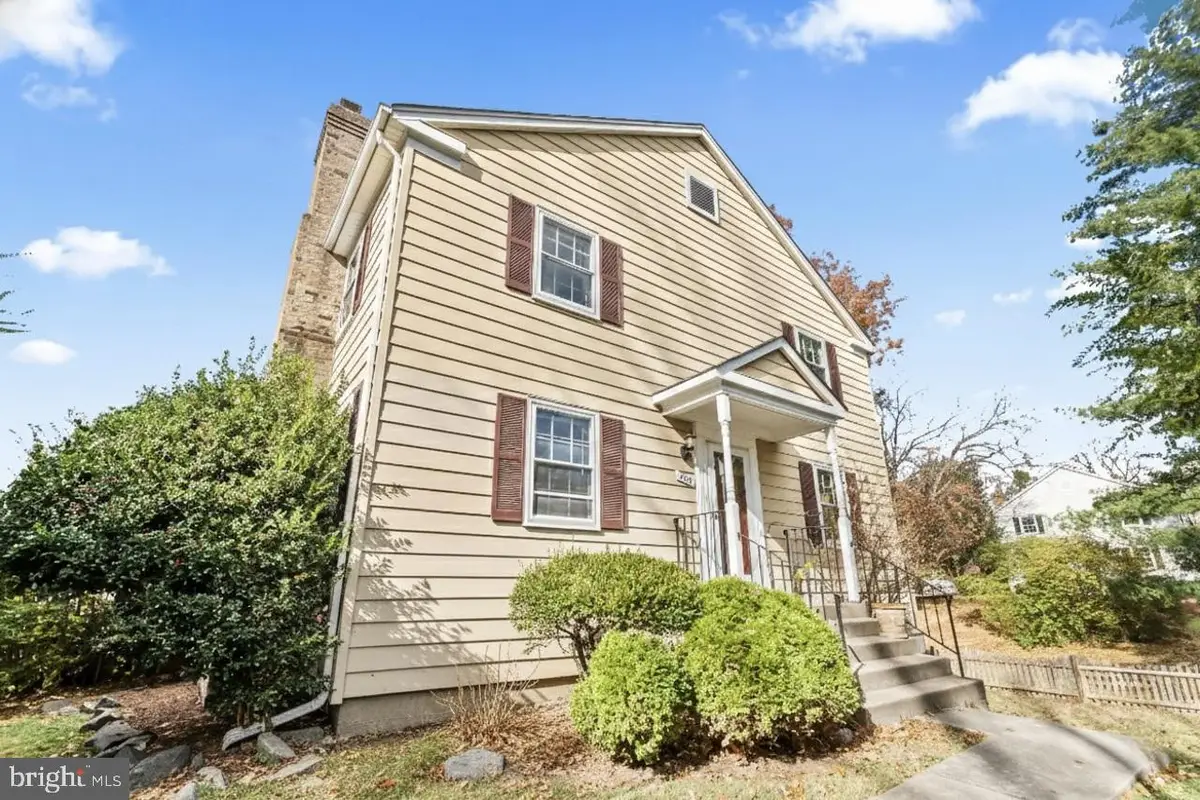 312 Holly Ct, Herndon, VA 20170 - Image #1