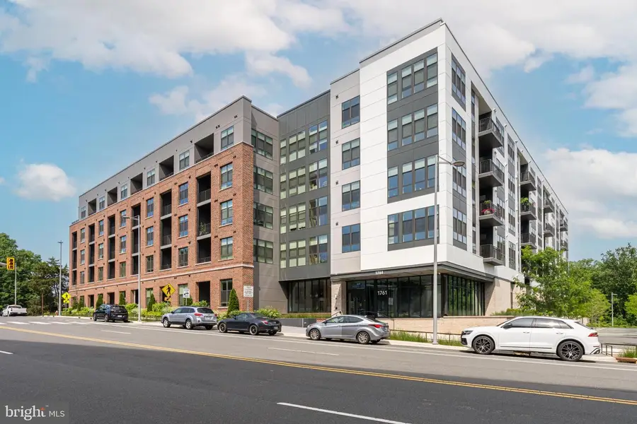 1761 Old Meadow Rd #102, McLean, VA 22102 - Image #3